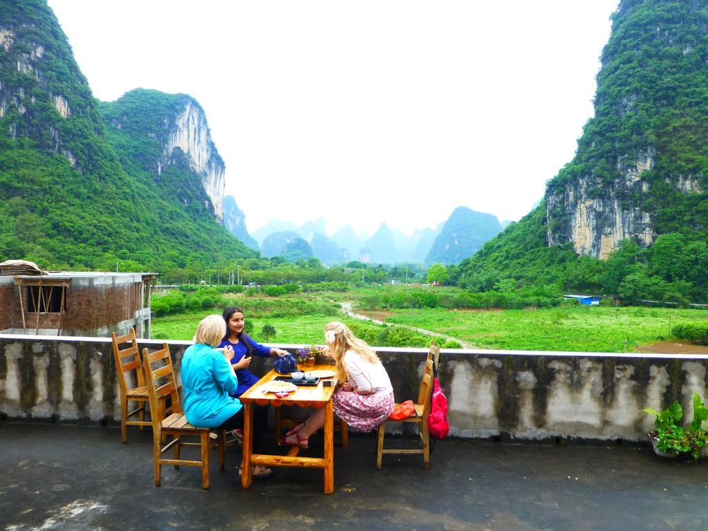 Yangshuo Moon Resort Hotel Ґуйлінь Екстер'єр фото