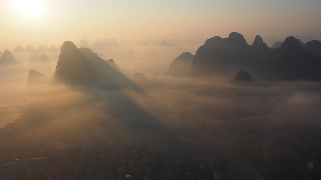 Yangshuo Moon Resort Hotel Ґуйлінь Екстер'єр фото