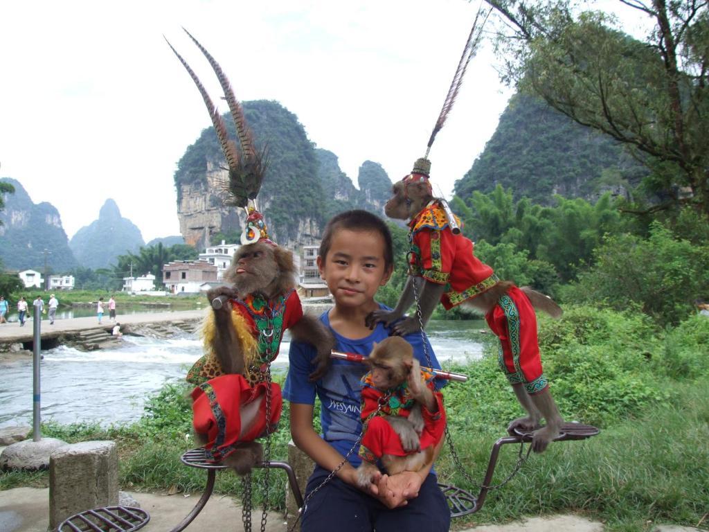 Yangshuo Moon Resort Hotel Ґуйлінь Екстер'єр фото